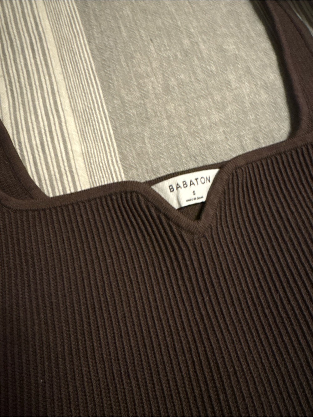 Babaton Ribbed Cropped Tank Top Small Brown - Picture 3 of 5